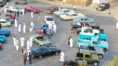 Algunos coches antiguos en el emirato de Sharjah. (WAM)