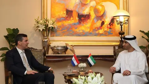 El presidente de Paraguay junto al ministro de Comercio Exterior de EAU. (Cedida)