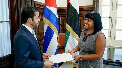 El embajador de EAU en Cuba presenta credenciales a la vicecanciller cubana. (WAM)