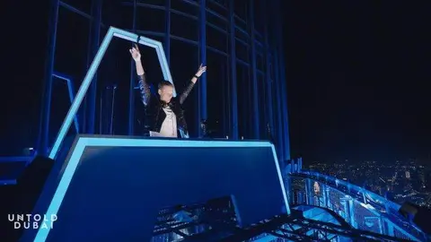 El Dj Armin van Buuren en el Burj Khalifa de Dubai. (Twitter)