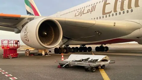 La aeronave dañada en el aeropuerto de Niza. (Twitter)