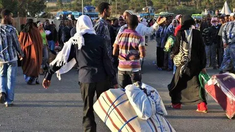 Inmigrantes etíopes que regresan de Arabia Saudita llegan al Aeropuerto Internacional Bole de Addis Abeba. (Twitter)