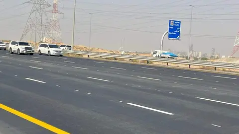 Un tramo de la nueva carretera en EAU. (Twitter)
