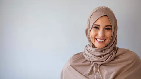 Imagen central de la macro encuesta sobre jóvenes árabes realizada por la consultora ASDA'A BCW.