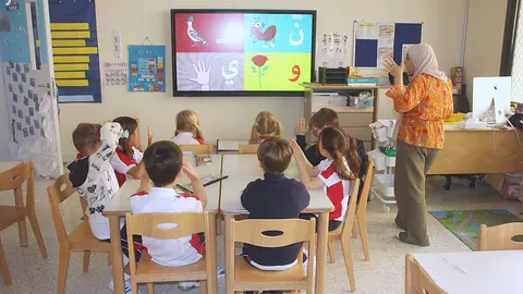 Alumnos de The Spanish School of Abu Dhabi durante una clase. (EL CORREO)