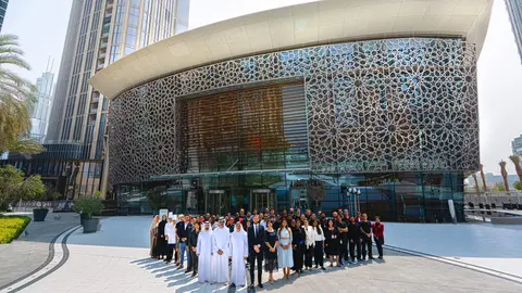 Foto de familia de la presentación de la temporada de la Ópera de Dubai. (Dubai Media Office)