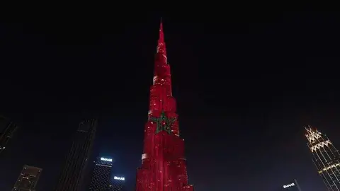 El Burj Khalifa de Dubai iluminado con la bandera de Marruecos. (Twitter)