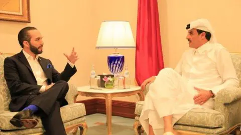 El presidente de El Salvador y el  emir de Qatar. (Fuente externa)