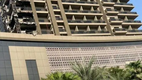 El fuego afectó la zona izquierda de el edificio en DSC. (Defensa Civil)