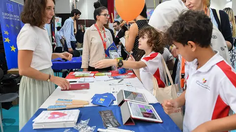 El Día Europeo de las Lenguas, celebrado en SSAD, resultó muy concurrido y participativo. (Manaf K. Abbas / EL CORREO)
