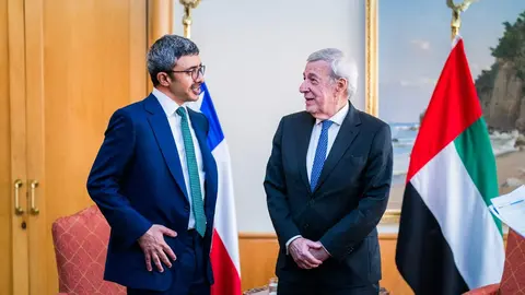 Los ministros de Chile y Emiratos durante el encuentro en Santiago. (Twitter)