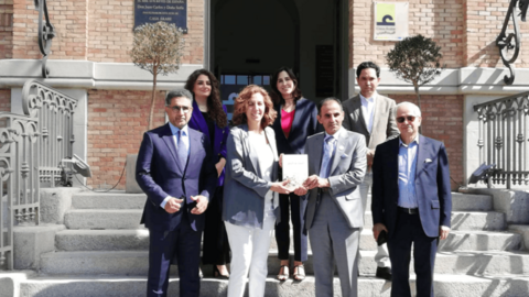 Representantes de Casa Árabe junto a la delegación cultural de Abu Dhabi. (Web Casa Árabe)