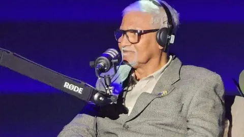 El expatriado Mario Fernandes en el programa de radio. (Fuente externa)