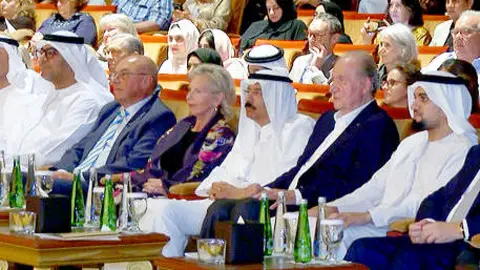 El rey Juan Carlos I, entre los asistentes al concierto en el Emirates Palace de Abu Dhabi. (WAM)