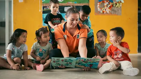 Niños beneficiados del apoyo del fondo de Abu Dhabi. (WAM)