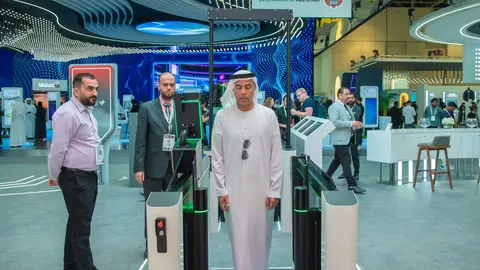 Puerta Inteligente de Emaratech. (Twitter)