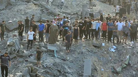 Una imagen del campo de refugiados tras el bombardeo. (Twitter)