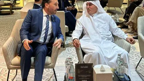 El representante diplomático venezolano durante el evento en Dubai. (Cedida)
