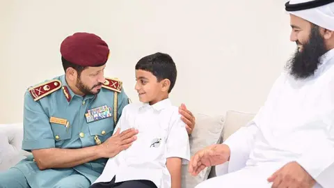 La Policía de Sharjah difundió esta imagen del menor. (Twitter)