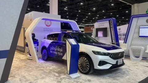 El vehículo de patrulla de campo eléctrico Rabdan One en el Congreso Global de Medios. (WAM)