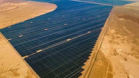La planta solar Al Dhafra en el emirato de Abu Dhabi. (Twitter)
