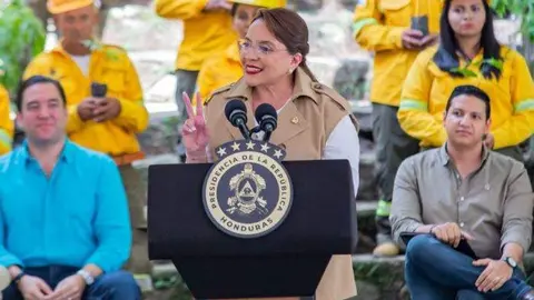 La presidenta de Honduras durante un acto. (Twitter)