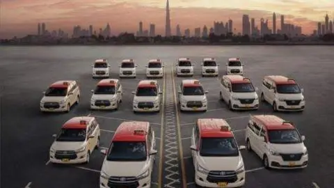 Una imagen de taxis en Dubai. (WAM)