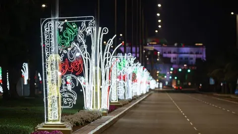 Iluminación por el Día Nacional en Abu Dhabi. (WAM)