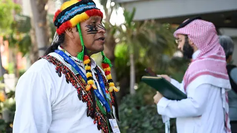 El indígena Domingo Peas en la Cop28 de Dubai. (EL CORREO)