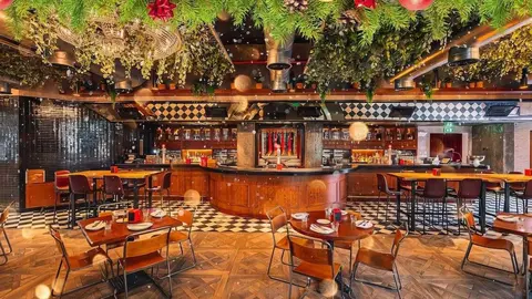 Salón de Lola Taberna en Dubai.