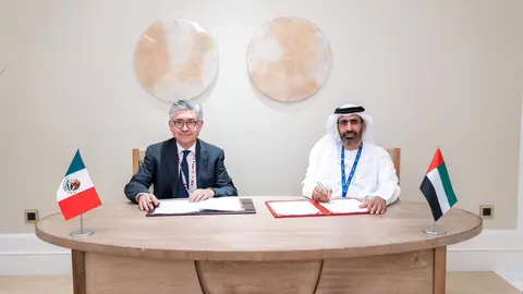 Un momento de la firma del Memorando entre Emiratos y México. (WAM)