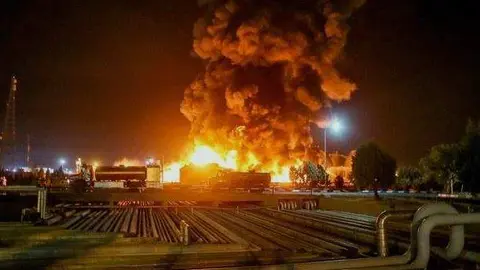 Incendio en una refinería. (Fuente externa)