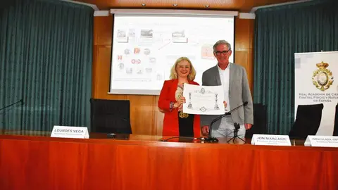 Lourdes Vega junto a Juan María Marcaide Osoro, Presidente de la Sección de Ciencias Físicas y Químicas de la Real Academia de Ciencias y Catedrático de Astronomía y Astrofísica en la Universidad de Valencia. (Cedida)