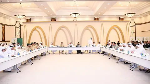 Reunión de la Policía de Dubai para supervisar la celebración de Nochevieja. (WAM)