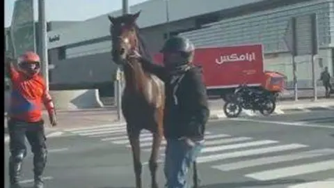 Una captura de pantalla del vídeo difundido. (Twitter)