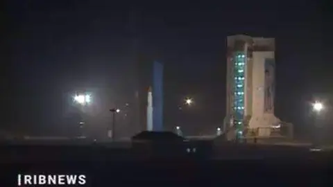 Captura de pantalla del vídeo de lanzamiento de satélites difundido por Irán. (Twitter)