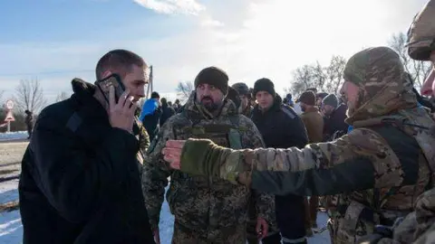 Una imagen del intercambio de prisioneros. (UKRAINIAN PRESIDENTIAL PRESS SERVICE)