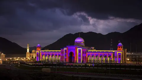 Uno de los monumentos iluminados por el Festival de la Luz en Sharjah. (WAM)