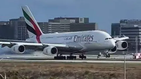 Captura de pantalla del avión de Emirates.
