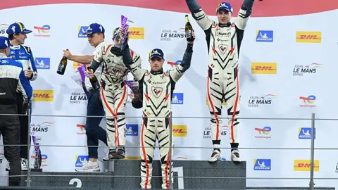 El equipo valenciano en el podio. (Cedida)