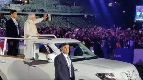 El primer ministro indio a su llegada al estadio Zayed de Abu Dhabi. (Twitter)