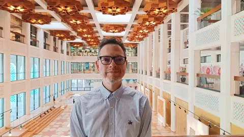 El ministro colombiano de Cultura en Abu Dhabi. (Mauricio Builes.Minculturas)