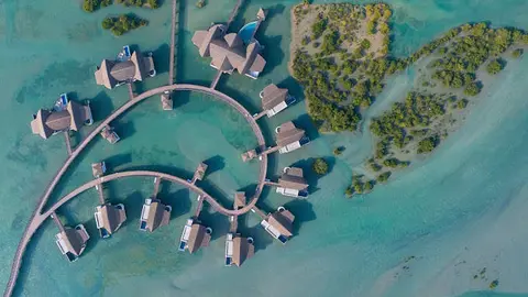 Una imagen aérea del resort de lujo en el emirato de RAK. (Anantara)