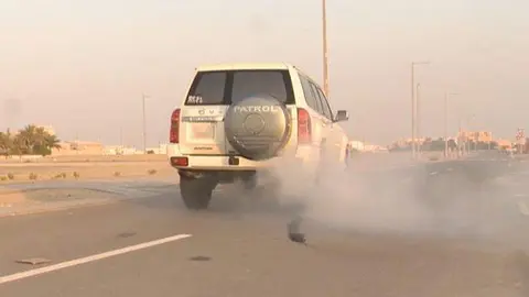 Conductor realiza acrobacias en Abu Dhabi. (Fuente externa)
