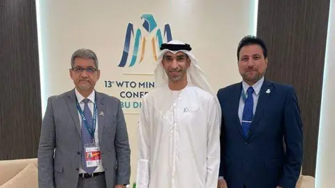 El ministro de Comercio Exterior de EAU junta a la delegación de Nicaragua. (Fuente externa)