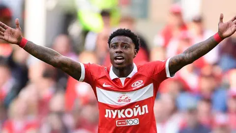 El futbolista detenido en una imagen de Twitter.