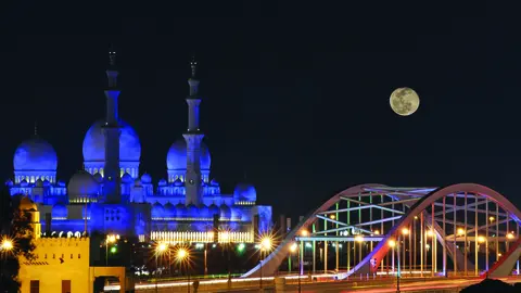 Una imagen de la Gran Mezquita Sheikh Zayed en Abu Dhabi. (WAM)