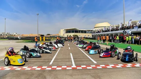 Los participantes en la carrera de vehículos eléctricos. (WAM)