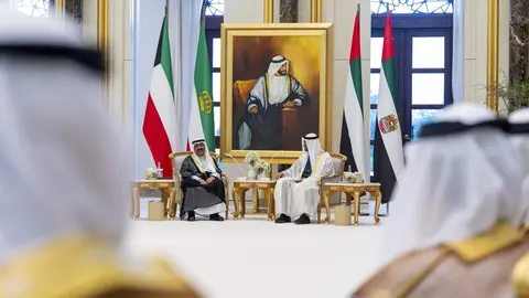 El presidente de los Emiratos Árabes Unidos y el emir de Kuwait. (WAM)