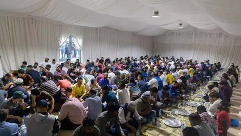 Una de las carpas para el iftar instaladas en Emiratos. (WAM)